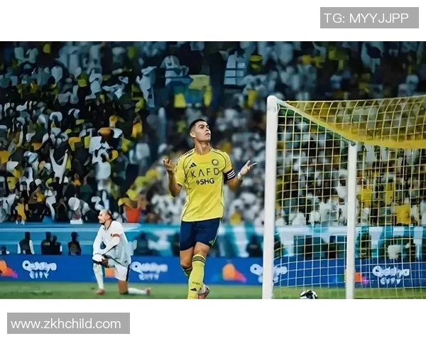 国王杯激战里昂与那不勒斯握手言和帽子戏法引发全场热烈反响