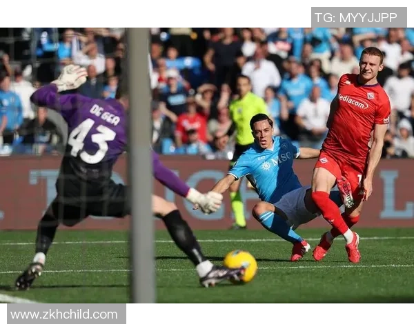 友谊赛精彩对决里昂险胜那不勒斯红牌事件引发全场热议