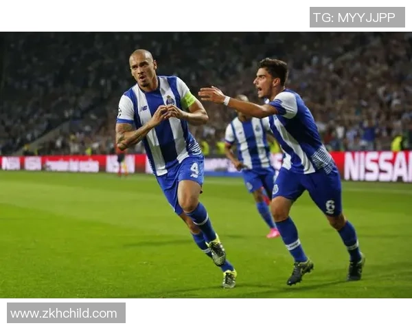 足总杯波尔图与莱比锡平局引发历史冷门全场沸腾瞬间回顾