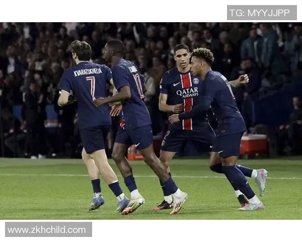 中超精彩对决波尔图大胜巴黎圣日耳曼补时进球引发全场狂欢 中超精彩对决波尔图大胜巴黎圣日耳曼补时进球引发全场狂欢