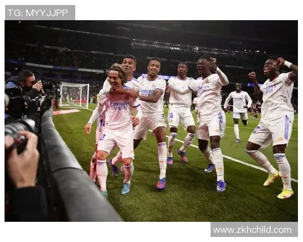 皇马主场大胜里昂四球狂潮补时进球点燃全场激情