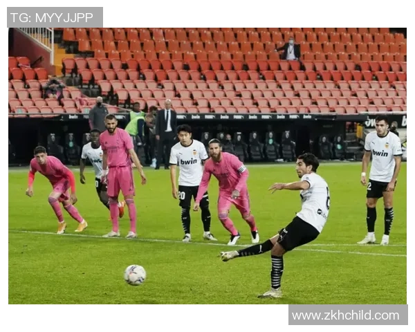 中超激战：皇马与巴黎圣日耳曼战平乌龙球引发全场狂欢与数据分析